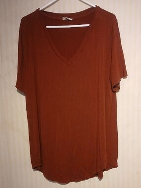 Zenana Outfitters Rust Red V Neck Tee